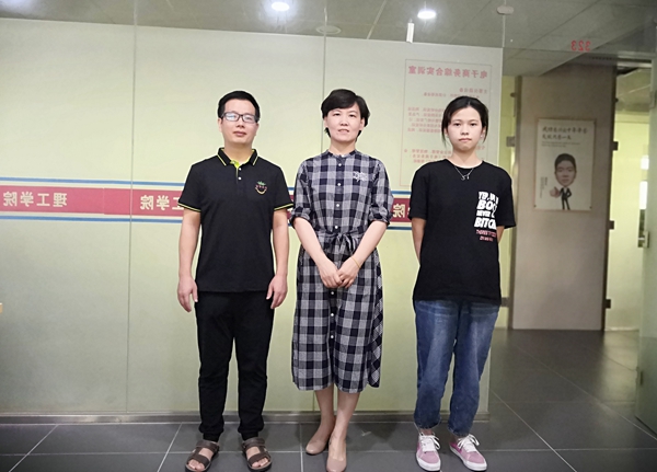 国赛获奖选手黄四云（右一）.jpg