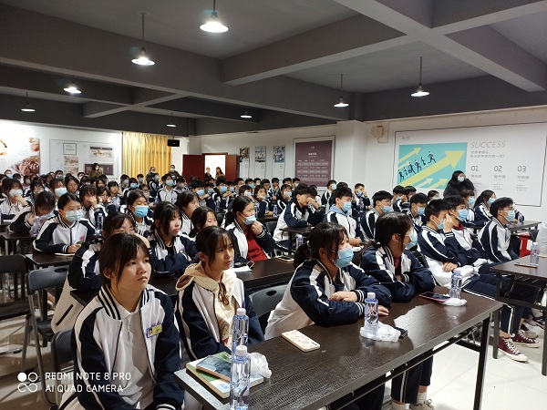 讲座照片4.jpg