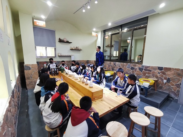 6 两校师生交流学习现场.jpg