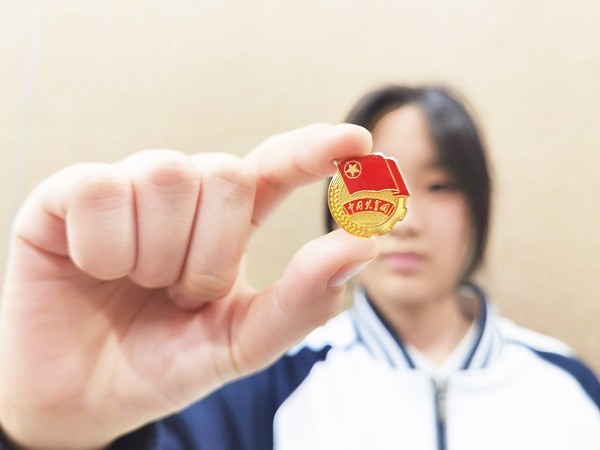 5 21本冲2 黄雨轩：闪闪的团徽OK.jpg