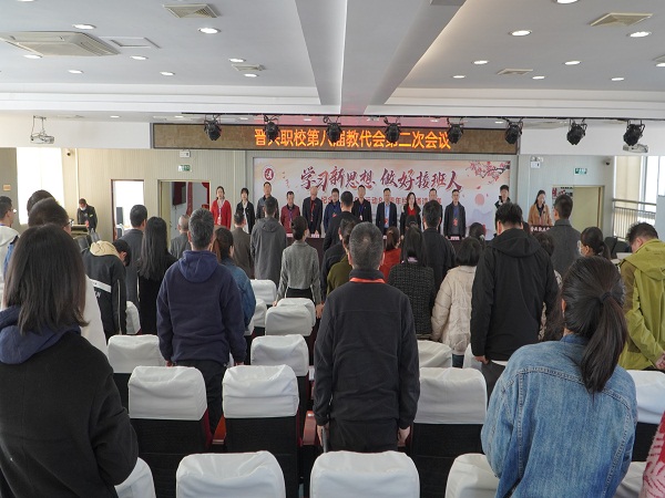 11.大会在雄壮的《国际歌》声中圆满闭幕.jpg