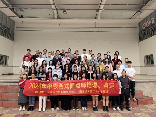 技能鉴定合影1.jpg