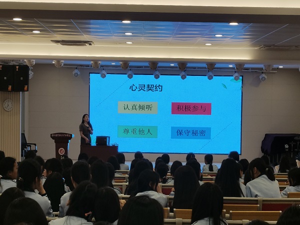 讲座照片4.jpg