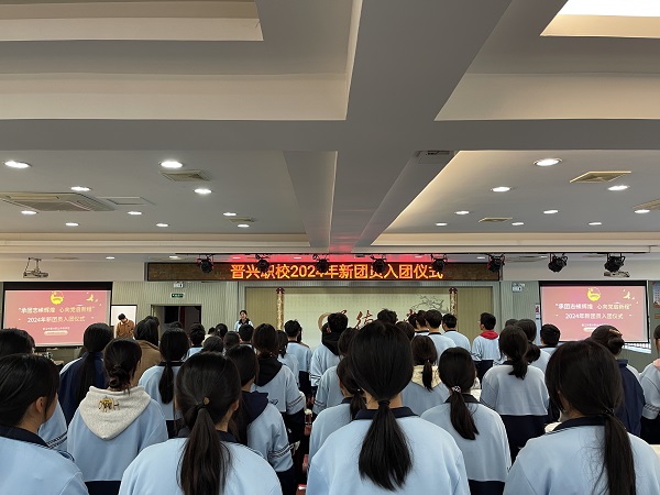 2.奏唱国歌（2）.jpg