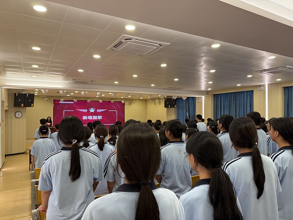 奏唱国歌.jpg