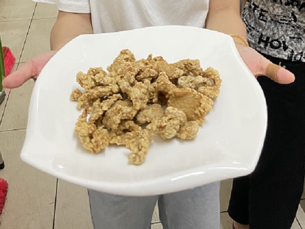 学员与作品合影.jpg